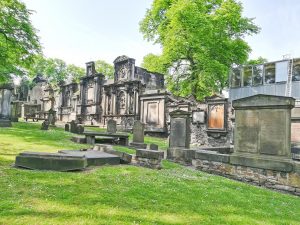 Le cimetière Greyfriars Kirkyard à Edimbourg, bien connu pour ses fantômes